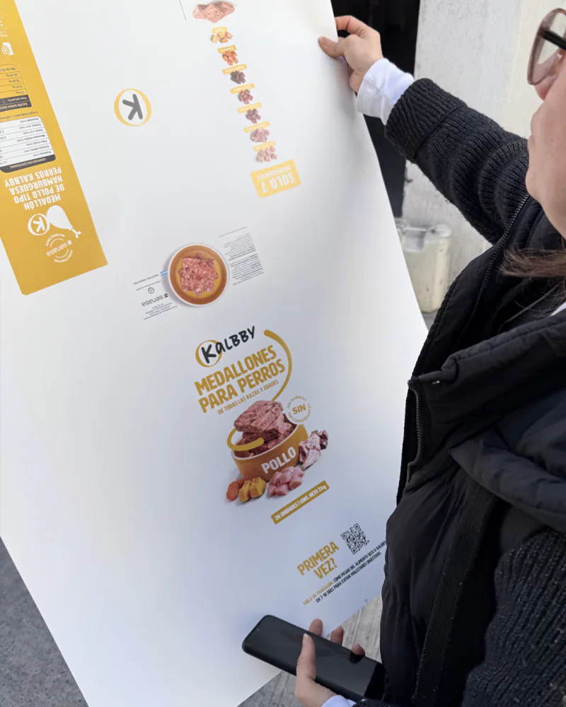 Control de un pliego impreso en offset color para packaging con cartón microcorrugado